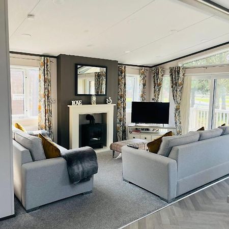 Brackencroft Lodge With Hot Tub York Bagian luar foto