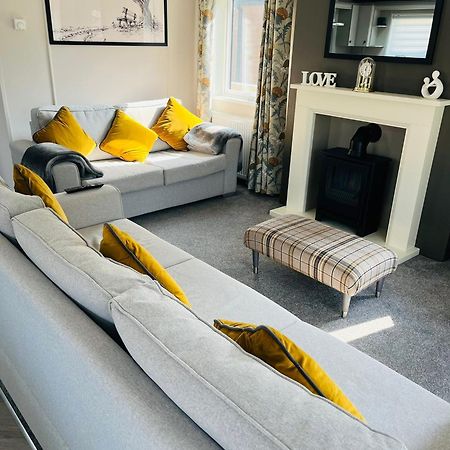 Brackencroft Lodge With Hot Tub York Bagian luar foto