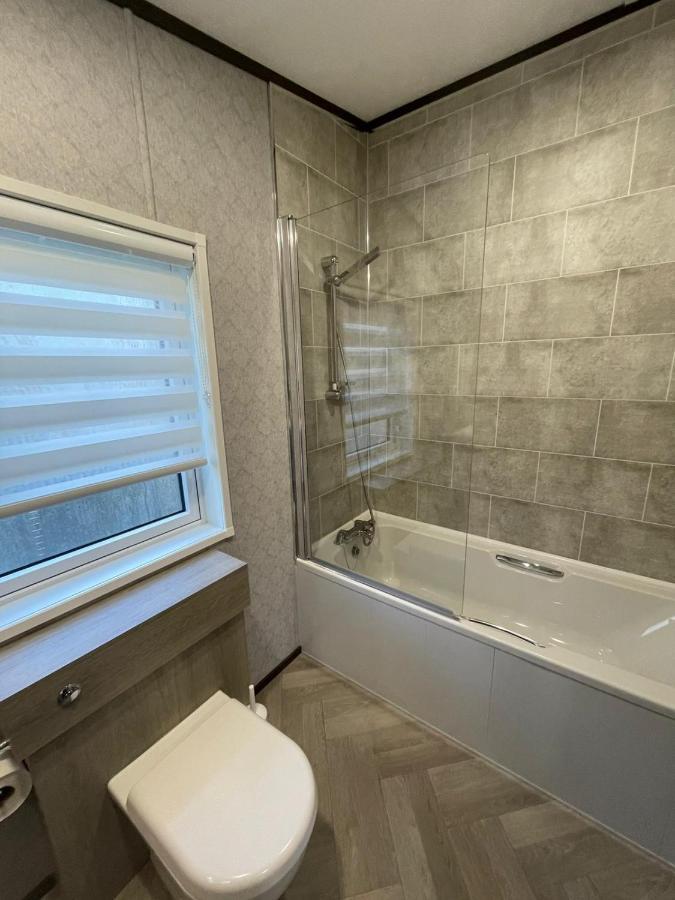 Brackencroft Lodge With Hot Tub York Bagian luar foto