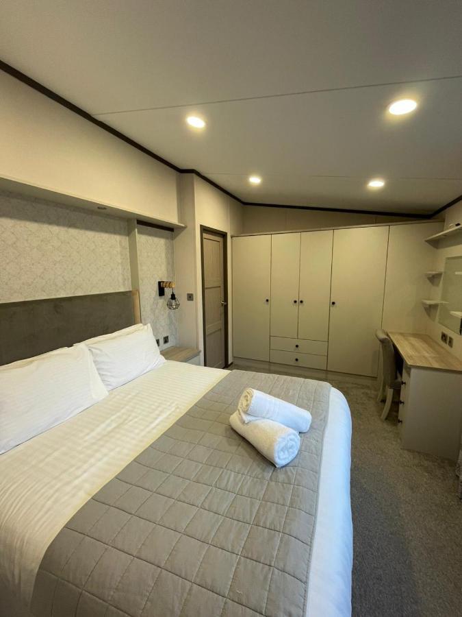 Brackencroft Lodge With Hot Tub York Bagian luar foto