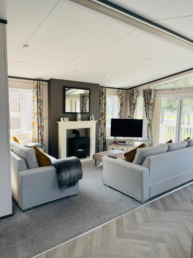Brackencroft Lodge With Hot Tub York Bagian luar foto