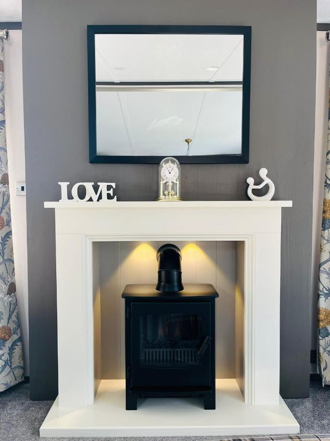 Brackencroft Lodge With Hot Tub York Bagian luar foto