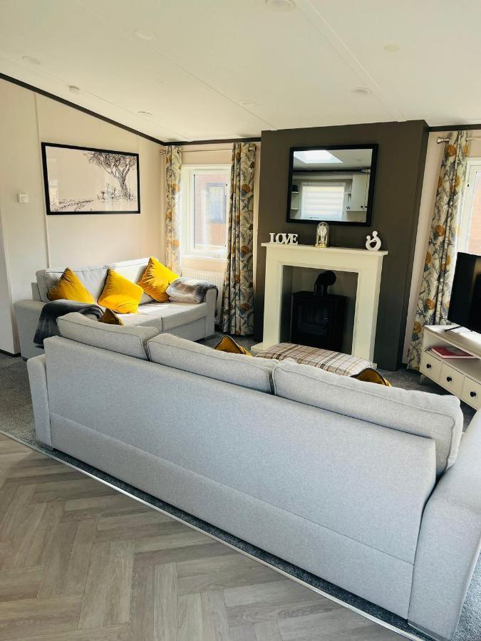Brackencroft Lodge With Hot Tub York Bagian luar foto